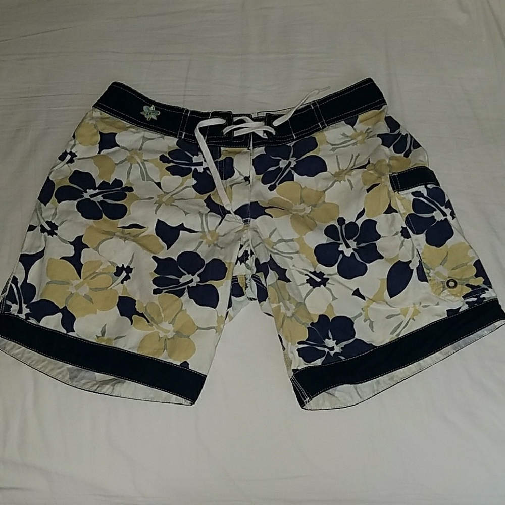 Nectar Women's boardshorts size 3